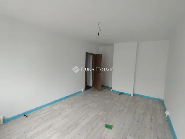 Eladó lakás Tatabánya, Komáromi utca 92 nm