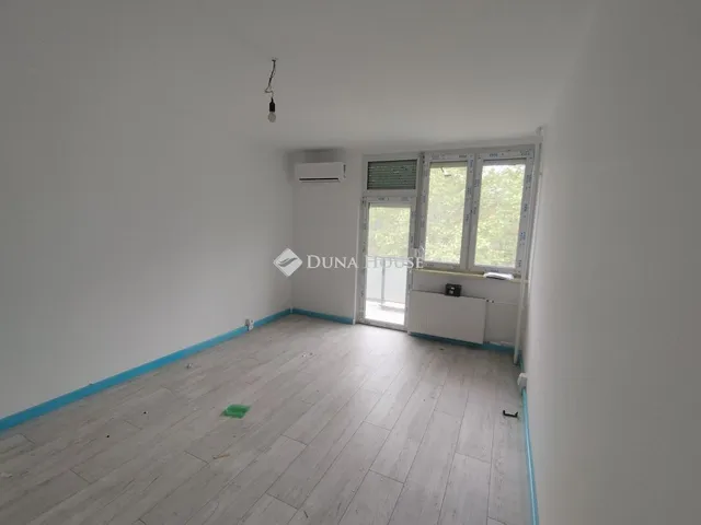 Eladó lakás Tatabánya, Komáromi utca 92 nm