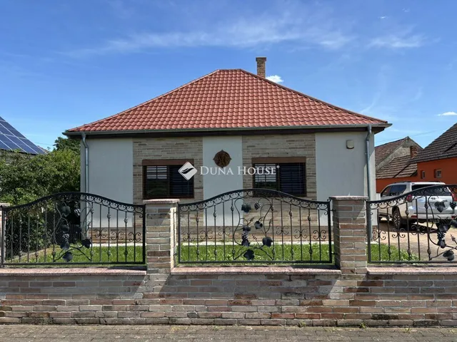 Eladó ház Csörnyeföld 106 nm