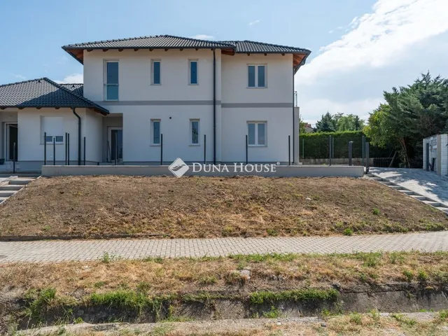 Eladó lakás Tatabánya, Szőlődomb utca 110 nm