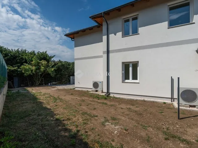 Eladó lakás Tatabánya, Szőlődomb utca 110 nm