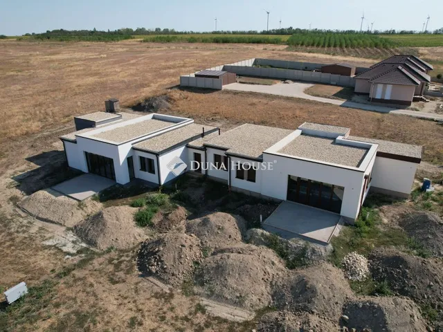 Eladó ház Bábolna, Hársfa út 110 nm