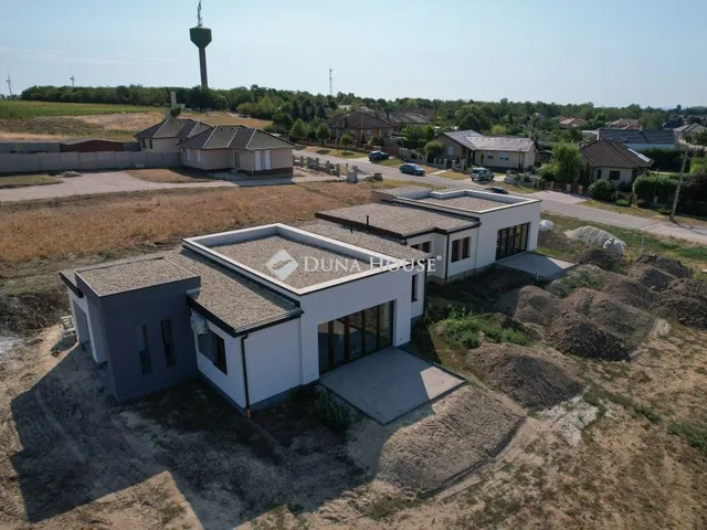 Eladó ház Bábolna, Hársfa út 106 nm