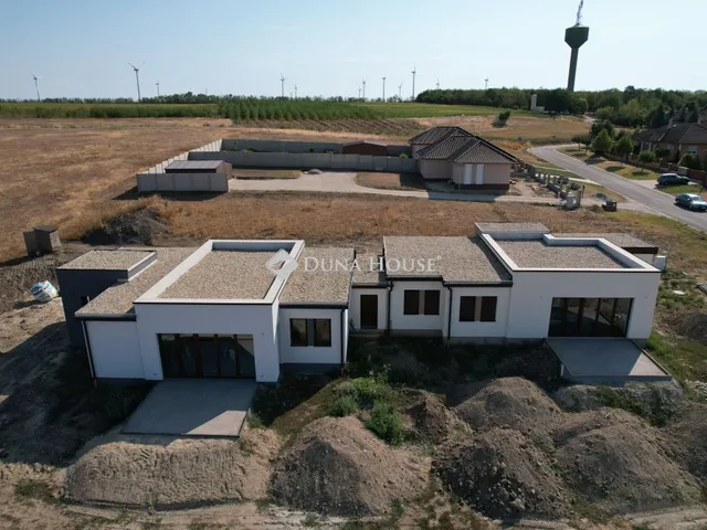 Eladó ház Bábolna, Hársfa út 106 nm