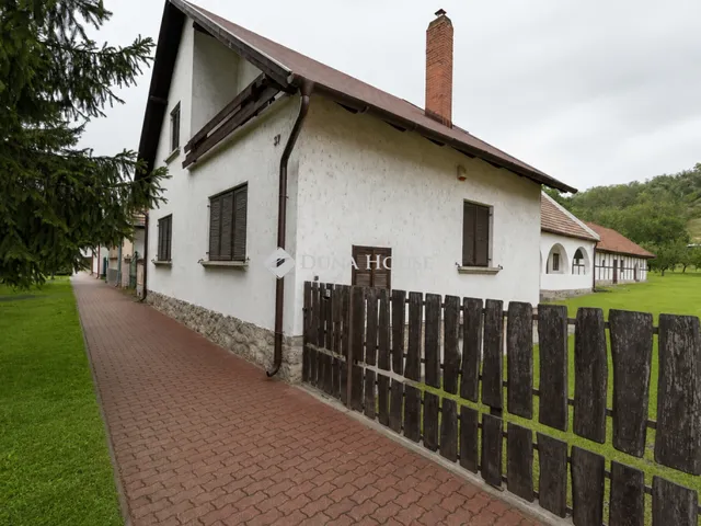 Eladó ház Tatabánya 190 nm