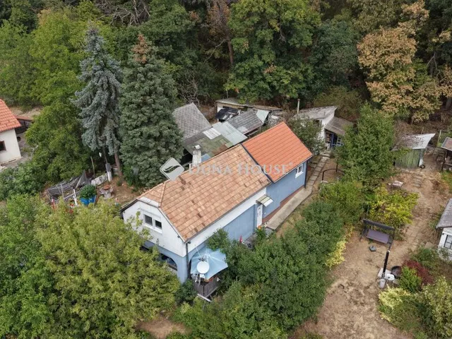 Eladó nyaraló Tatabánya 85 nm