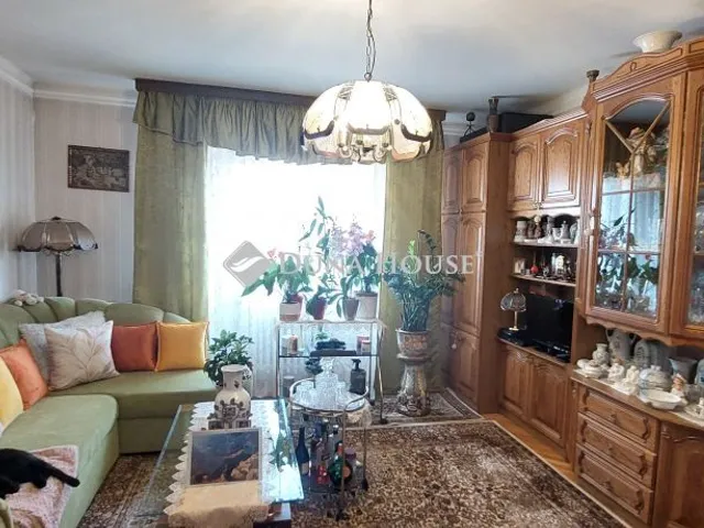 Eladó lakás Tatabánya, Fellner Jakab tér 50 nm