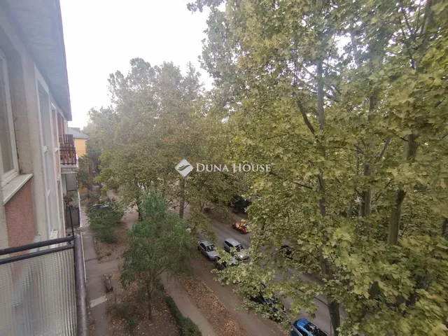 Eladó lakás Tatabánya, Komáromi utca 42 nm