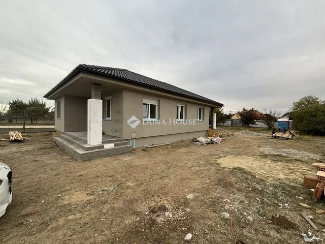 Eladó ház Ságvár 93 nm