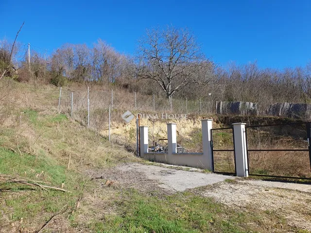 Eladó telek Kerepes 540 nm