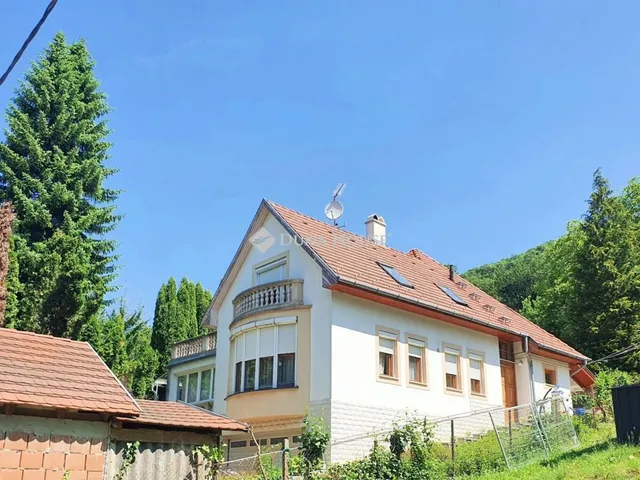 Eladó ház Remeteszőlős 320 nm