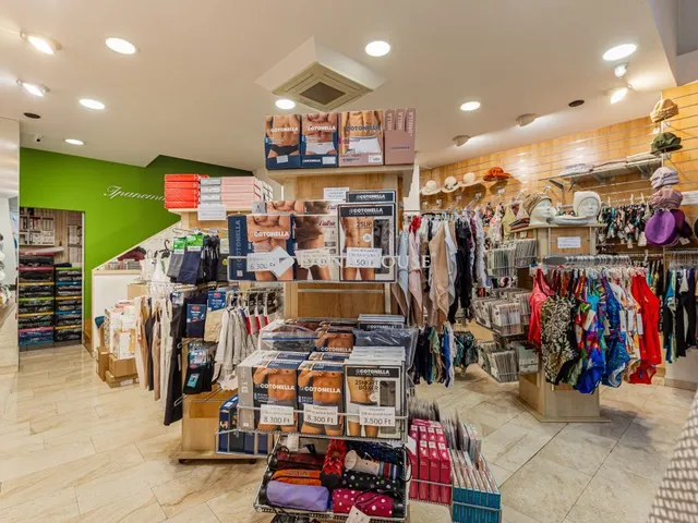 Eladó kereskedelmi és ipari ingatlan Budapest V. kerület 77 nm