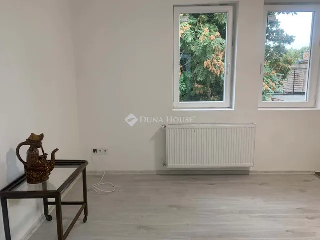 Kiadó kereskedelmi és ipari ingatlan Budapest XIV. kerület, Cinkotai út 60 nm
