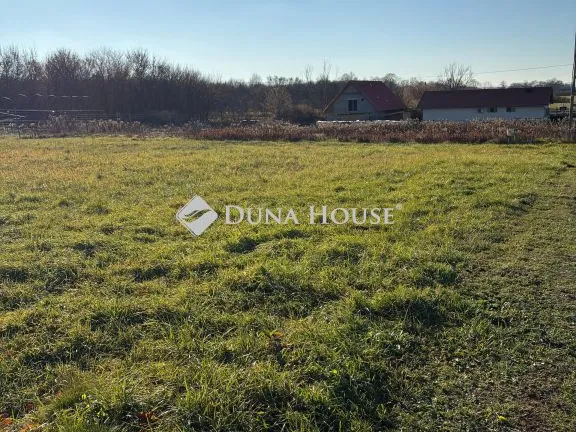 Eladó telek Buzsák 892 nm