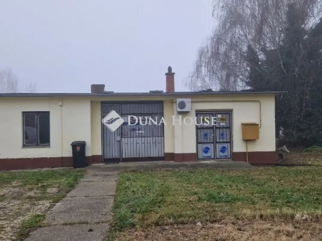 Eladó kereskedelmi és ipari ingatlan Fonyód 195 nm