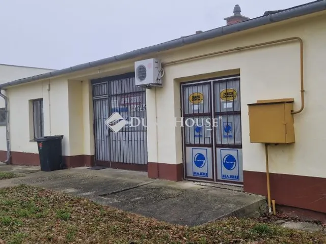 Eladó kereskedelmi és ipari ingatlan Fonyód 195 nm