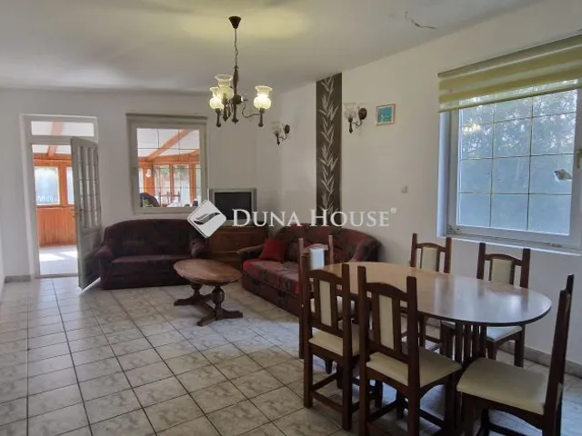 Eladó üdülő és hétvégi ház Balatonkeresztúr, Keszeg utca 199 nm