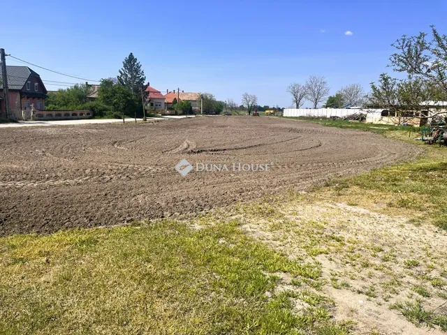 Eladó telek Bugyi 2439 nm