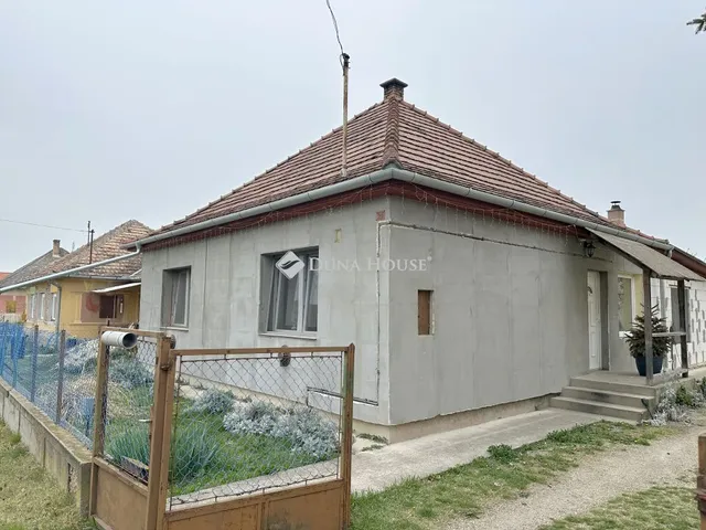 Eladó ház Áporka 136 nm