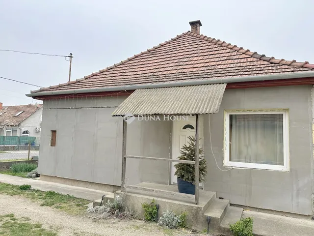 Eladó ház Áporka 136 nm