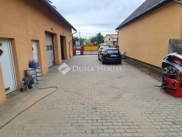 Eladó kereskedelmi és ipari ingatlan Budapest XVIII. kerület, Nagykőrösi út 360 nm
