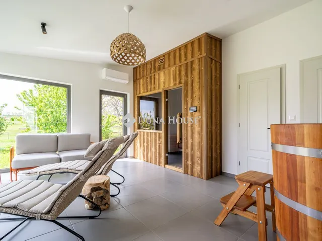 Eladó ház Szár 350 nm