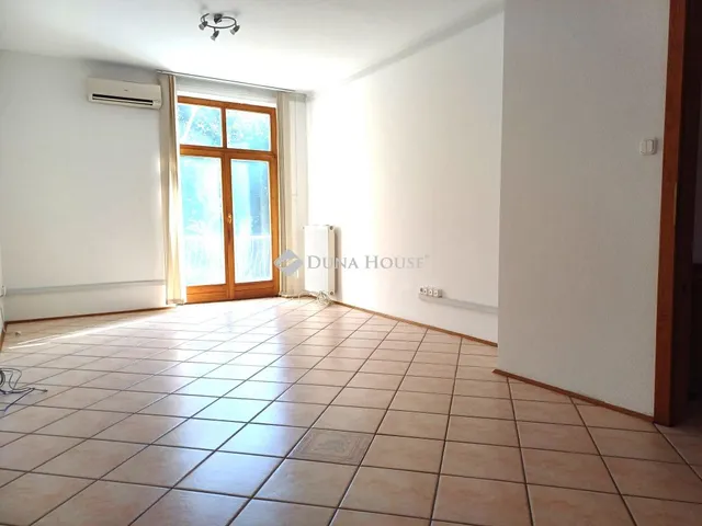 Kiadó kereskedelmi és ipari ingatlan Budapest VIII. kerület 330 nm