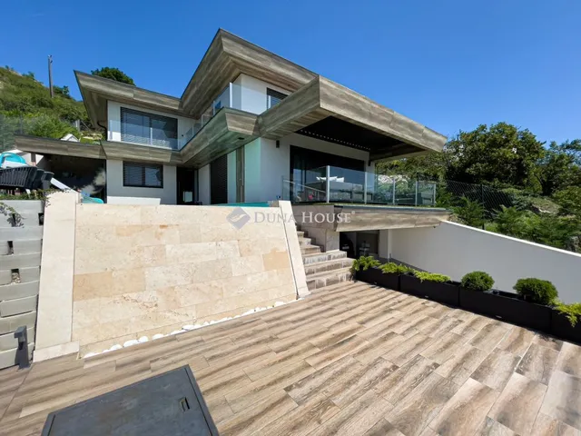 Eladó ház Budaörs, Hegyalja utca 300 nm