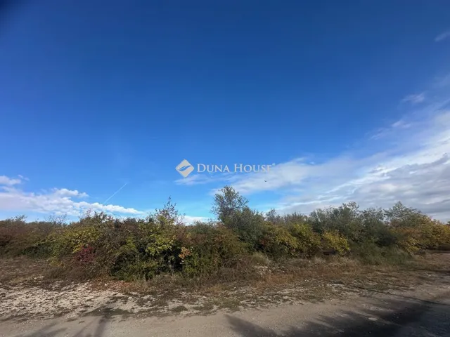 Eladó telek Törökbálint 45028 nm