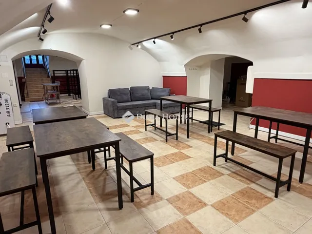 Kiadó kereskedelmi és ipari ingatlan Budapest VI. kerület 168 nm