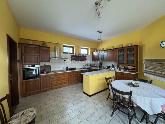 Eladó ház Gyöngyös 330 nm