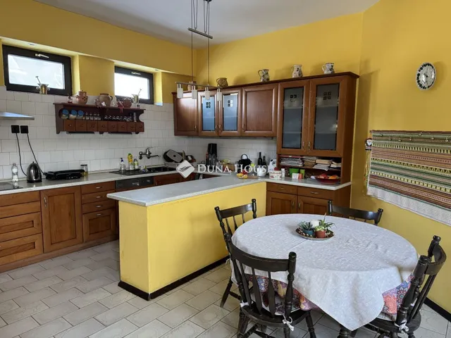 Eladó ház Gyöngyös 330 nm