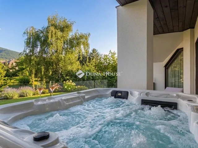 Eladó lakás Budapest III. kerület 211 nm