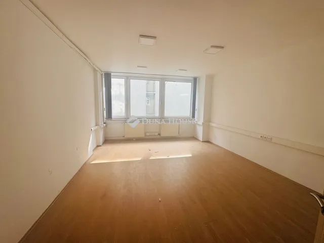 Eladó kereskedelmi és ipari ingatlan Budapest XIII. kerület 353 nm