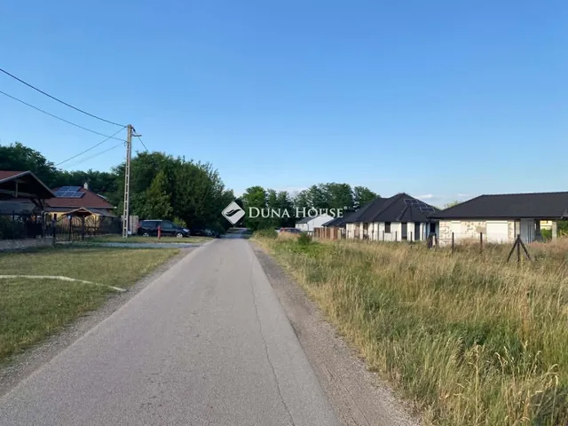 Eladó telek Besnyő 2158 nm