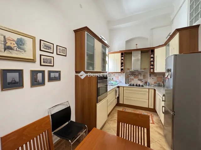 Eladó lakás Budapest VI. kerület, Nagymező utca 44 nm