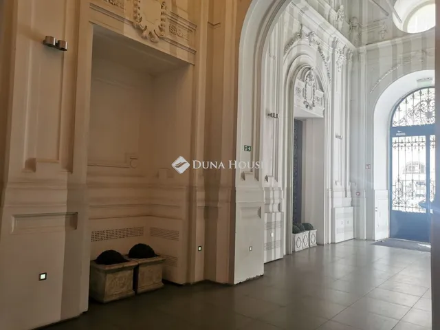 Eladó kereskedelmi és ipari ingatlan Budapest V. kerület 110 nm