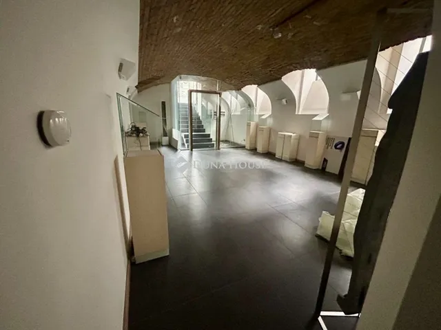 Eladó kereskedelmi és ipari ingatlan Budapest IX. kerület, Lónyay utca 126 nm