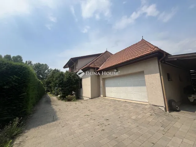 Eladó ház Szada 380 nm