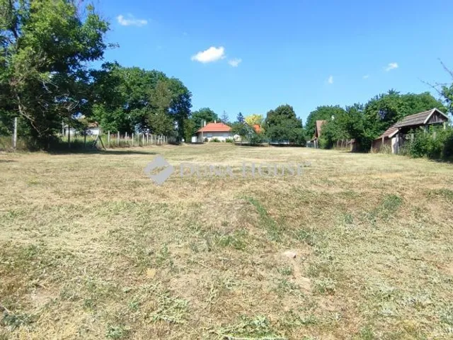 Eladó telek Váckisújfalu 1200 nm