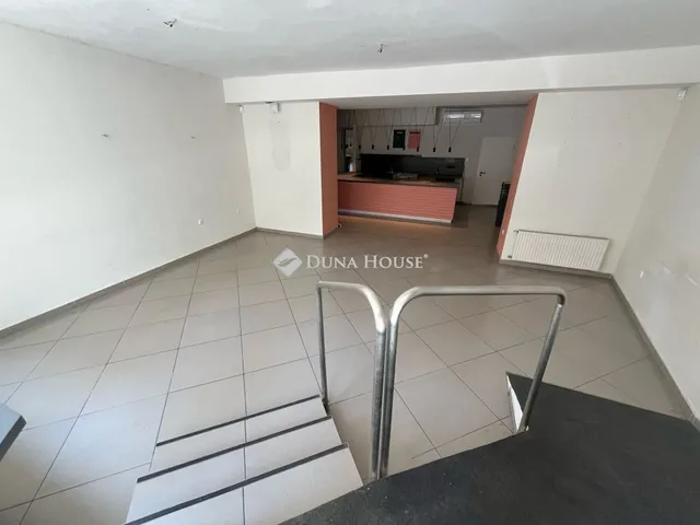 Kiadó kereskedelmi és ipari ingatlan Budapest XI. kerület, Budafoki út 138 nm