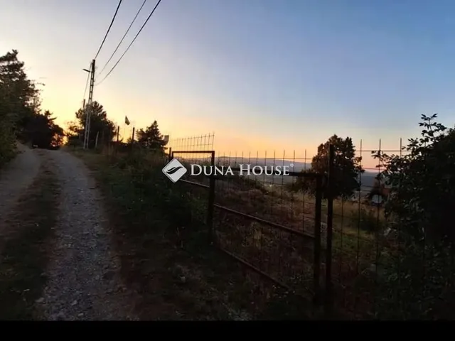 Eladó telek Dunabogdány 699 nm