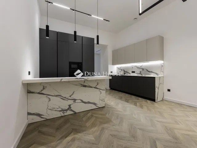 Eladó lakás Budapest V. kerület, Petőfi Sándor utca 100 nm