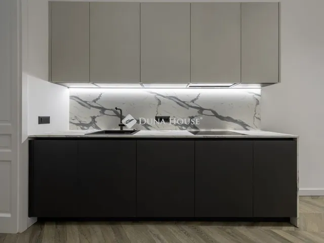 Eladó lakás Budapest V. kerület, Petőfi Sándor utca 100 nm