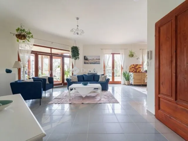 Eladó ház Kisoroszi 255 nm