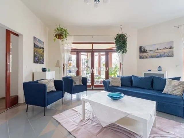 Eladó ház Kisoroszi, Rigó utca 255 nm