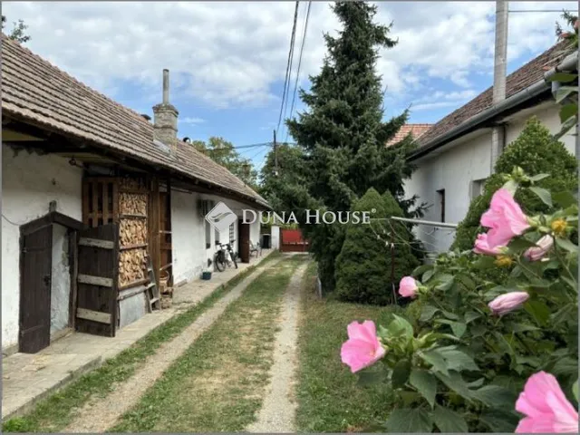 Eladó ház Kisoroszi 132 nm