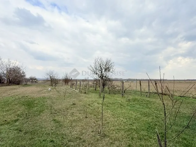 Eladó telek Tahitótfalu 2710 nm