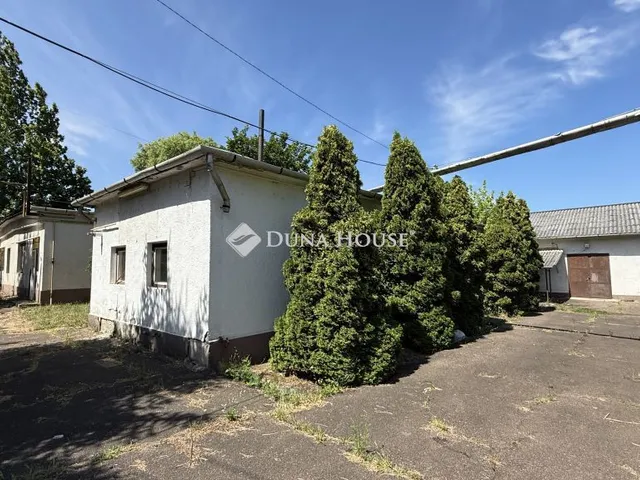Eladó kereskedelmi és ipari ingatlan Bátonyterenye 900 nm