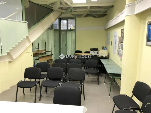 Eladó kereskedelmi és ipari ingatlan Nyíregyháza, Kossuth tér 37 nm